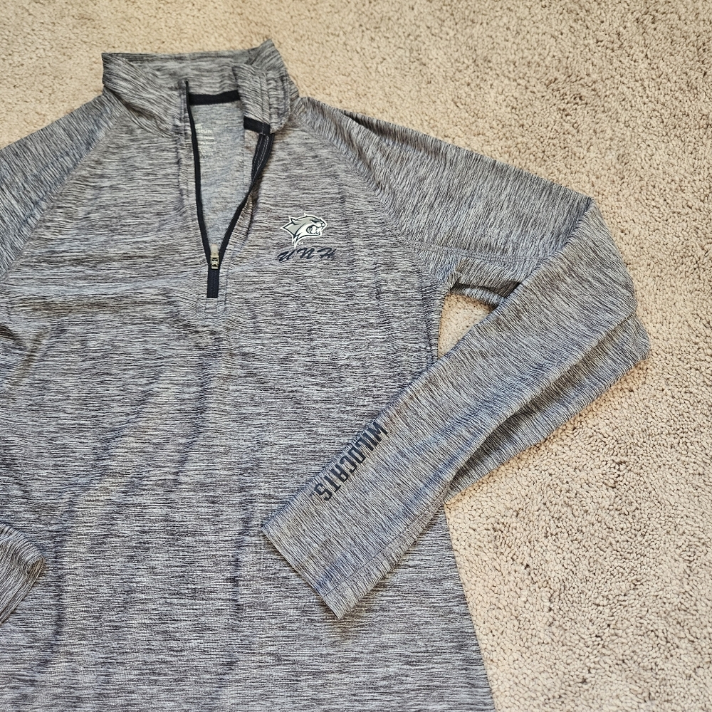 Colosseum UNH Wildcats Size S Grey Lightweight Pullover 1/4 Zip New Hamphire
